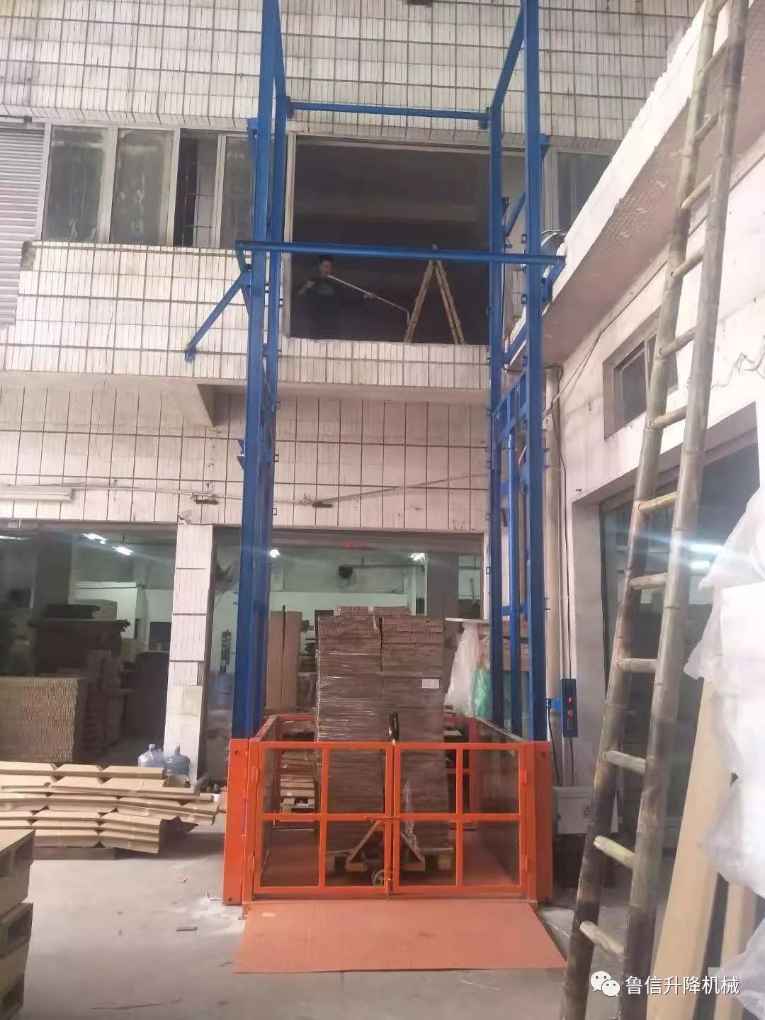 液压升降货梯操作规程_如何计算液压升降货梯的载重量呢_液压式升降货梯一般使用寿命